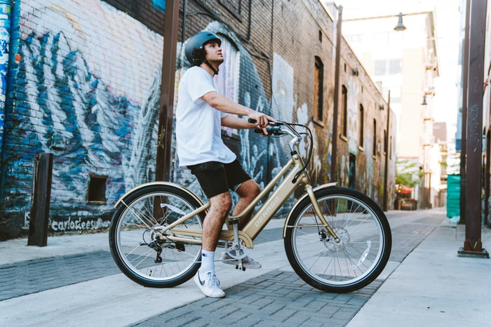 denago-ebikes-BX1hWnQLvFg-unsplash